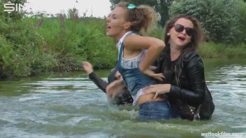 Cute Bitches Brawl In The Water - Cam 1 Screencap 32 on sinx.preview.netperv.com