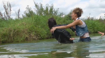 Cute Bitches Brawl In The Water - Cam 1 Screencap 40 on sinx.preview.netperv.com