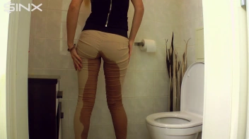 Pretty Blonde Pisser Screencap 44 on sinx.preview.netperv.com