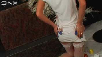 Wet And Messy Paint Play With Sexy Blonde Screencap 26 on sinx.preview.netperv.com