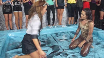 Oily Wrestling: Bella Baby vs. Ashley Woods Screencap 22 on sinx.preview.netperv.com