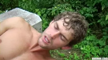 From straight to bi-curious Screencap 64 on sinx.preview.netperv.com