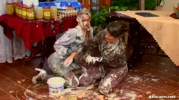 Furious Female Food Fight Screencap 45 on sinx.preview.netperv.com