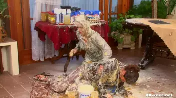 Furious Female Food Fight Screencap 54 on sinx.preview.netperv.com