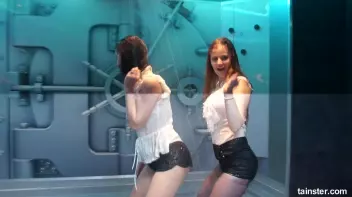 Gorgeous girls party hard under the shower Screencap 2 on sinx.preview.netperv.com