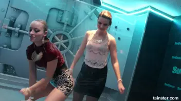 Gorgeous girls party hard under the shower Screencap 47 on sinx.preview.netperv.com