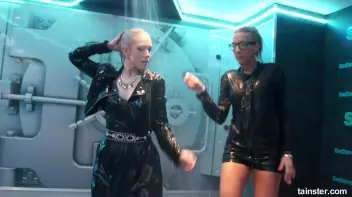 Gorgeous girls party hard under the shower Screencap 73 on sinx.preview.netperv.com