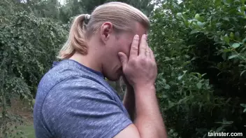 Pissing action in the garden Screencap 9 on sinx.preview.netperv.com