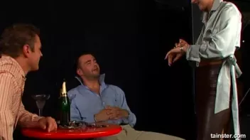 Remember to Tip Well! Screencap 9 on sinx.preview.netperv.com