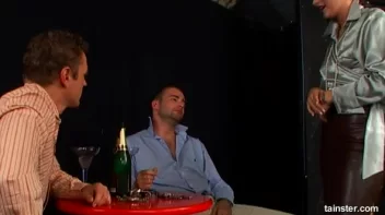 Remember to Tip Well! Screencap 8 on sinx.preview.netperv.com