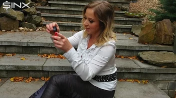 Blonde Babe Paints Her Nails Screencap 28 on sinx.preview.netperv.com