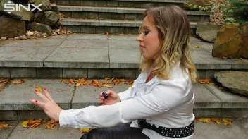 Blonde Babe Paints Her Nails Screencap 32 on sinx.preview.netperv.com