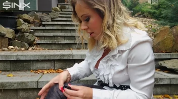 Blonde Babe Paints Her Nails Screencap 34 on sinx.preview.netperv.com