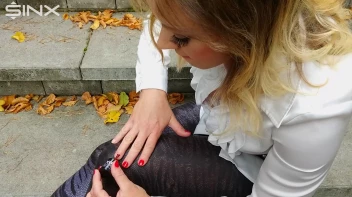 Blonde Babe Paints Her Nails Screencap 42 on sinx.preview.netperv.com