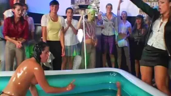 Eurobabe Grease Fight Screencap 84 on sinx.preview.netperv.com