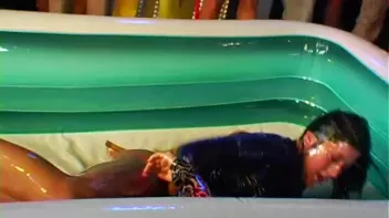 Eurobabe Grease Fight Screencap 24 on sinx.preview.netperv.com