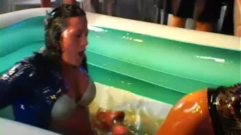 Eurobabe Grease Fight Screencap 27 on sinx.preview.netperv.com