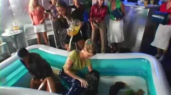 Eurobabe Grease Fight Screencap 32 on sinx.preview.netperv.com