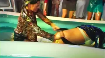 Eurobabe Grease Fight Screencap 42 on sinx.preview.netperv.com