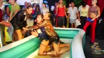 Eurobabe Grease Fight Screencap 46 on sinx.preview.netperv.com