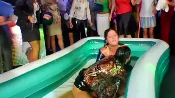 Eurobabe Grease Fight Screencap 48 on sinx.preview.netperv.com