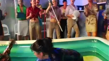 Eurobabe Grease Fight Screencap 5 on sinx.preview.netperv.com