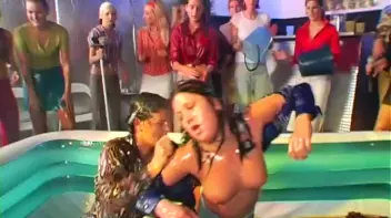 Eurobabe Grease Fight Screencap 50 on sinx.preview.netperv.com