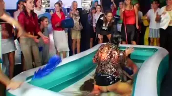 Eurobabe Grease Fight Screencap 51 on sinx.preview.netperv.com