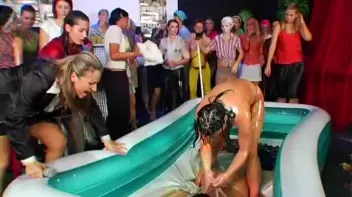 Eurobabe Grease Fight Screencap 60 on sinx.preview.netperv.com