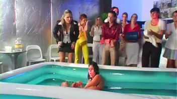 Eurobabe Grease Fight Screencap 65 on sinx.preview.netperv.com