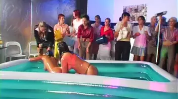 Eurobabe Grease Fight Screencap 66 on sinx.preview.netperv.com