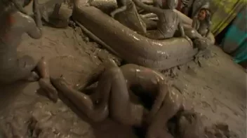 Packed Like Sardines In The Mud Screencap 88 on sinx.preview.netperv.com