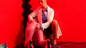 The Wet Tank Screencap 35 on sinx.preview.netperv.com