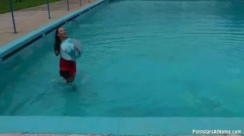 Eurobabes Only Waterpark Screencap 13 on sinx.preview.netperv.com