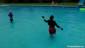 Eurobabes Only Waterpark Screencap 15 on sinx.preview.netperv.com