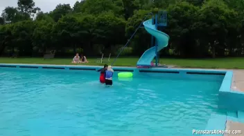 Eurobabes Only Waterpark Screencap 16 on sinx.preview.netperv.com