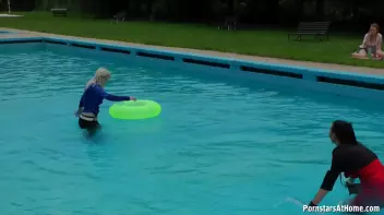 Eurobabes Only Waterpark Screencap 17 on sinx.preview.netperv.com