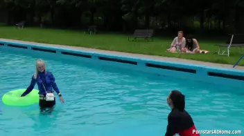 Eurobabes Only Waterpark Screencap 18 on sinx.preview.netperv.com