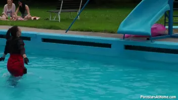 Eurobabes Only Waterpark Screencap 21 on sinx.preview.netperv.com