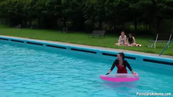 Eurobabes Only Waterpark Screencap 22 on sinx.preview.netperv.com