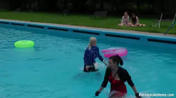 Eurobabes Only Waterpark Screencap 23 on sinx.preview.netperv.com