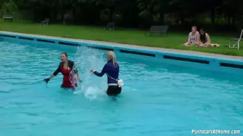 Eurobabes Only Waterpark Screencap 27 on sinx.preview.netperv.com