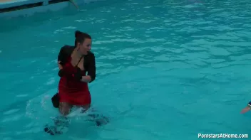 Eurobabes Only Waterpark Screencap 31 on sinx.preview.netperv.com