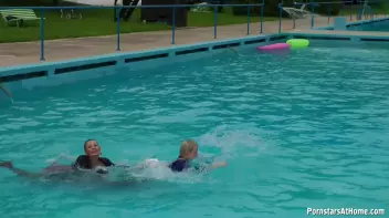 Eurobabes Only Waterpark Screencap 38 on sinx.preview.netperv.com