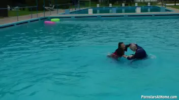 Eurobabes Only Waterpark Screencap 40 on sinx.preview.netperv.com