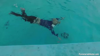 Eurobabes Only Waterpark Screencap 61 on sinx.preview.netperv.com