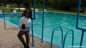 Eurobabes Only Waterpark Screencap 64 on sinx.preview.netperv.com