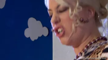 Threesome's Wild Sea Cruise Screencap 74 on sinx.preview.netperv.com