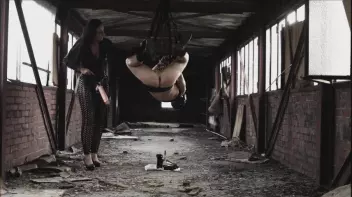 Hängend ausgeliefert und ausgepeitscht Screencap 19 on sinx.preview.netperv.com