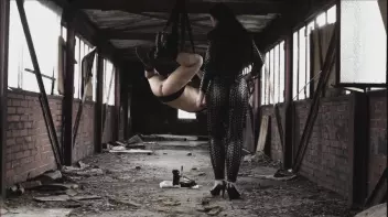 Hängend ausgeliefert und ausgepeitscht Screencap 21 on sinx.preview.netperv.com